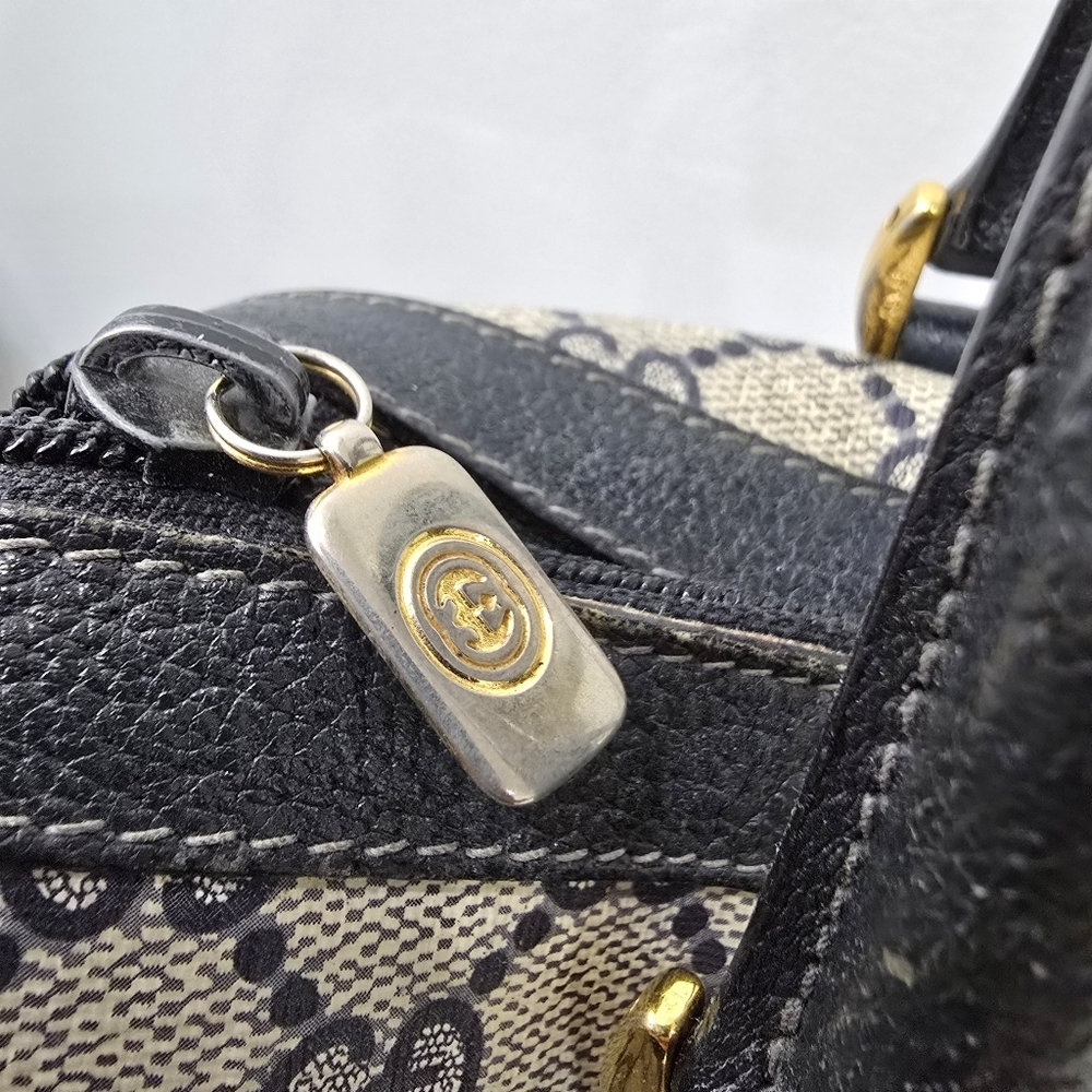 GUCCI - Vintage GG Sherry Line Boston Bag in Rare Navy Blue, PVC & Leather​​ - Picture 4 of 16